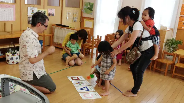 Shapes Flash Cards with Mum and Toddler Classes in Japan