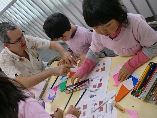 折り紙サンタ:子供と先生のための無料の日本のクリスマスペーパークラフト